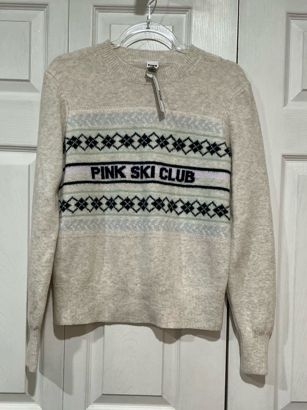 🤎 NWT Victoria’s Secret Pink Gray/Cream Crewneck Sweater Pink Ski Club (01028)